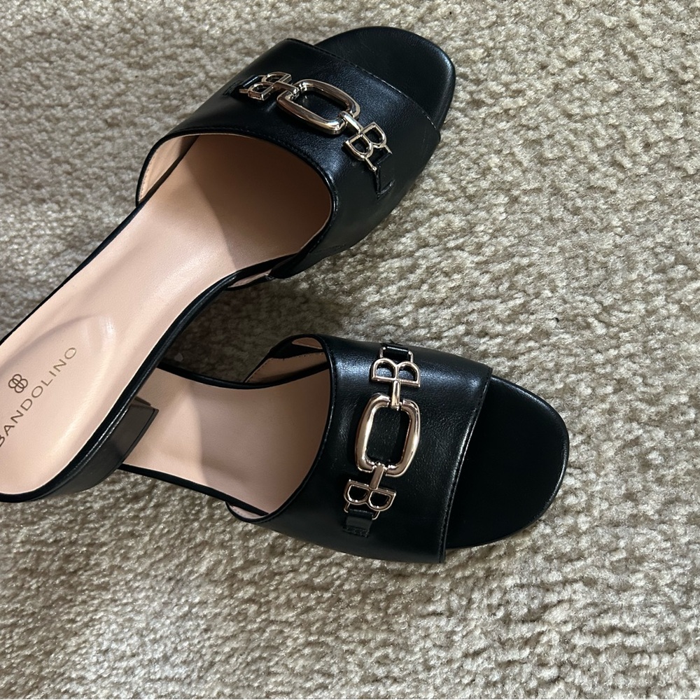 Bandolino Black Mules with Glossy Finish